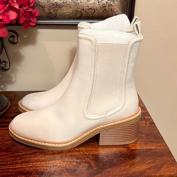 Steve Madden Cabell Bootie in Bone, Size 7 - Picture 6 of 16
